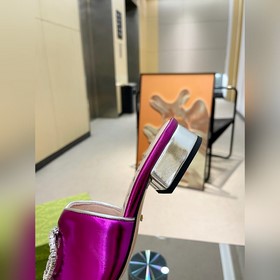 Gucci (лето 2023, женская модель, макаронные цвета, для изящных д