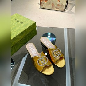 Gucci (лето 2023, женская модель, макаронные цвета, для изящных д