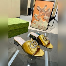 Gucci (лето 2023, женская модель, макаронные цвета, для изящных д