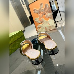 Gucci (лето 2023, женская модель, макаронные цвета, для изящных д
