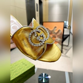 Gucci (лето 2023, женская модель, макаронные цвета, для изящных д