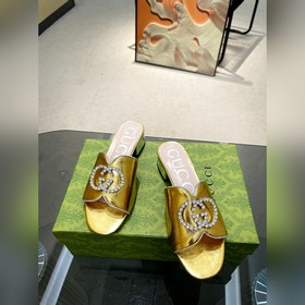 Gucci (лето 2023, женская модель, макаронные цвета, для изящных д