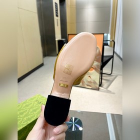 Gucci (лето 2023, женская модель, макаронные цвета, для изящных д