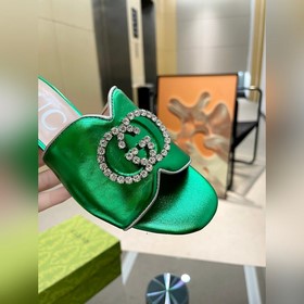 Gucci (лето 2023, женская модель, макаронные цвета, для изящных д