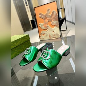 Gucci (лето 2023, женская модель, макаронные цвета, для изящных д