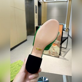 Gucci (лето 2023, женская модель, макаронные цвета, для изящных д