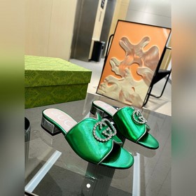 Gucci (лето 2023, женская модель, макаронные цвета, для изящных д
