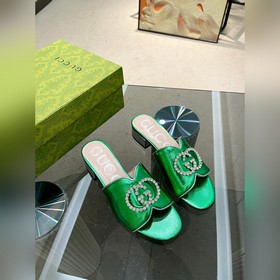 Gucci (лето 2023, женская модель, макаронные цвета, для изящных д