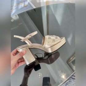 Весенняя коллекция 2023 года, новые сандалии Gucci с ярким каблук