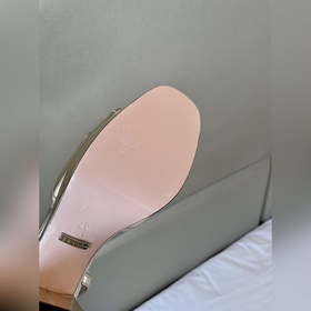 Весенняя коллекция 2023 года, новые сандалии Gucci с ярким каблук