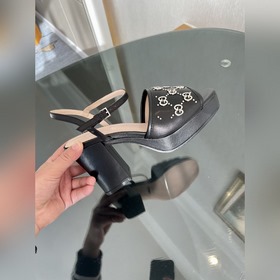 Весенняя коллекция 2023 года, новые сандалии Gucci с ярким каблук