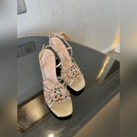 GUCCI 23 весенняя новинка： сандалии с кристаллами Сандалии «Isa» 