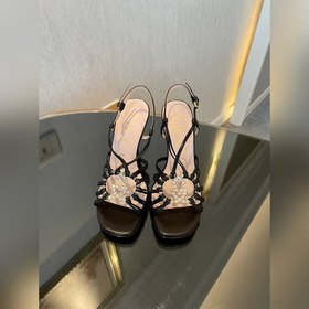 GUCCI 23 весенняя новинка — сандалии с кристаллами Сандалии «Isa»