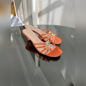 GUCCI 23 весенняя новинка — сандалии с кристаллами Сандалии «Isa»