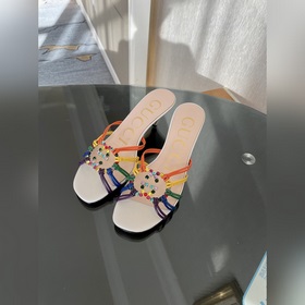 GUCCI 23 весенняя новинка — сандалии с кристаллами Сандалии «Isa»