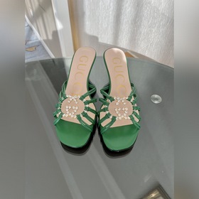 GUCCI 23 весенняя новинка： сандалии с кристаллами Сандалии «Isa»