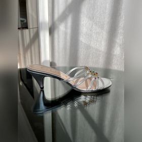 GUCCI 23 весенняя новинка — сандалии с кристаллами Сандалии «Isa»