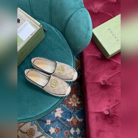 Ранневесенняя коллекция 2023 от Gucci представляет модель Rainbow