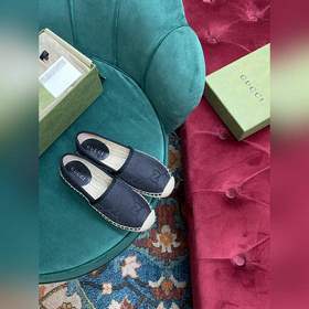 Ранневесенняя коллекция 2023 от Gucci представляет модель Rainbow