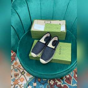 Ранневесенняя коллекция 2023 от Gucci представляет модель Rainbow