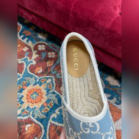 Ранневесенняя коллекция 2023 от Gucci представляет модель Rainbow