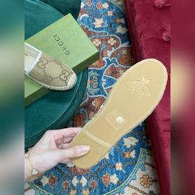 Ранневесенняя коллекция 2023 от Gucci представляет модель Rainbow