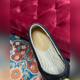 Ранневесенняя коллекция 2023 от Gucci представляет модель Rainbow