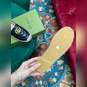 Ранневесенняя коллекция 2023 от Gucci представляет модель Rainbow