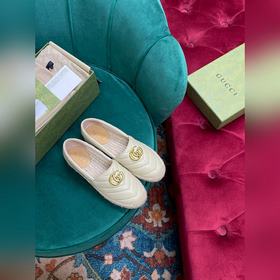 Ранневесенняя коллекция 2023 от Gucci представляет модель Rainbow
