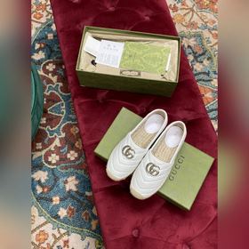 Ранневесенняя коллекция 2023 от Gucci представляет модель Rainbow