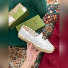 Ранневесенняя коллекция 2023 от Gucci представляет модель Rainbow