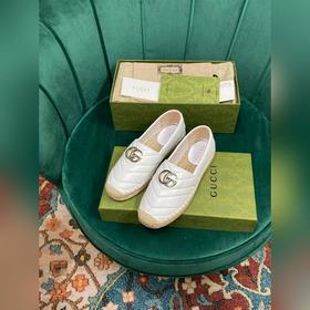 Ранневесенняя коллекция 2023 от Gucci представляет модель Rainbow