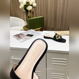 Новые тапочки Gucci с металлической застежкой с логотипом Gucci, 