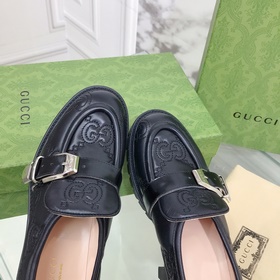 Электрически вышитые лодочки Gucci с двойным логотипом G отличают