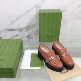 Электрически вышитые лодочки Gucci с двойным логотипом G отличают