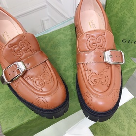 Электрически вышитые лодочки Gucci с двойным логотипом G отличают