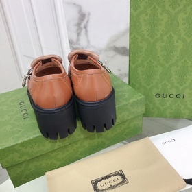 Электрически вышитые лодочки Gucci с двойным логотипом G отличают