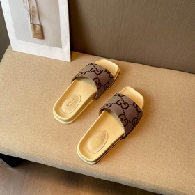 Новинка весны-лета 2023 года： сандалии-тапочки с металлическими б