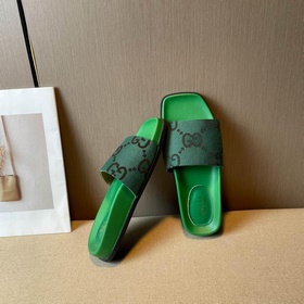 Новинка весны-лета 2023 года： сандалии-сланцы с металлическими бу
