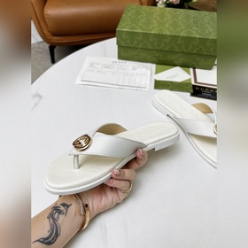Новые сандалии Gucci 2023. Переплетенные буквы G являются классич