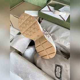 Пара обуви Gucci в стиле «папа» из состаренной кожи в форме рогов
