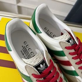Совместная коллекция adidas x Gucci： кроссовки Gazelle для пар Ор