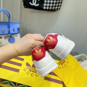 Совместная коллекция adidas x Gucci： кроссовки Gazelle для пар Ор
