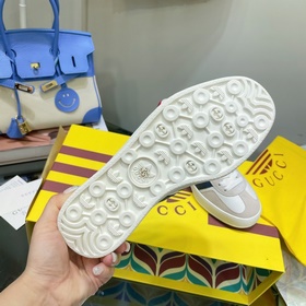 Совместная коллекция adidas x Gucci： кроссовки Gazelle для пар Ор