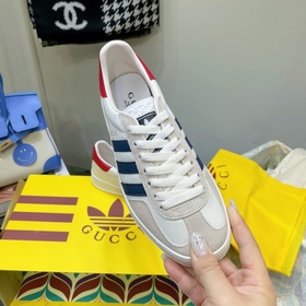 Совместная коллекция adidas x Gucci： кроссовки Gazelle для пар Ор