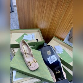 GUCCl Гуччи Новые туфли с пряжкой виде конской уздечки, с квадрат