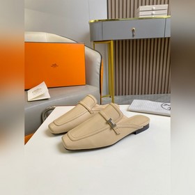 Hermes Groupie с квадратным носком и H-образной пряжкой, полусабо