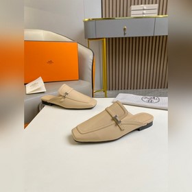 Hermes Groupie с квадратным носком и H-образной пряжкой, полусабо