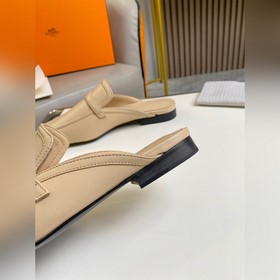 Hermes Groupie с квадратным носком и H-образной пряжкой, полусабо