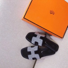 Hermès) Улучшена упаковка, улучшены фасон и качество материалов. 